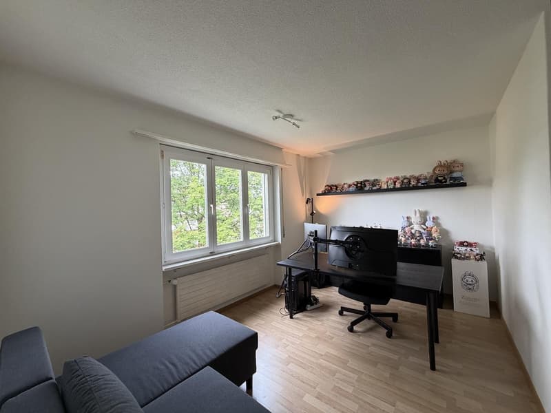 Appartement lumineux et confortable de 3,5 pièces avec balcon et place de parking à 8804 Au ZH (4)