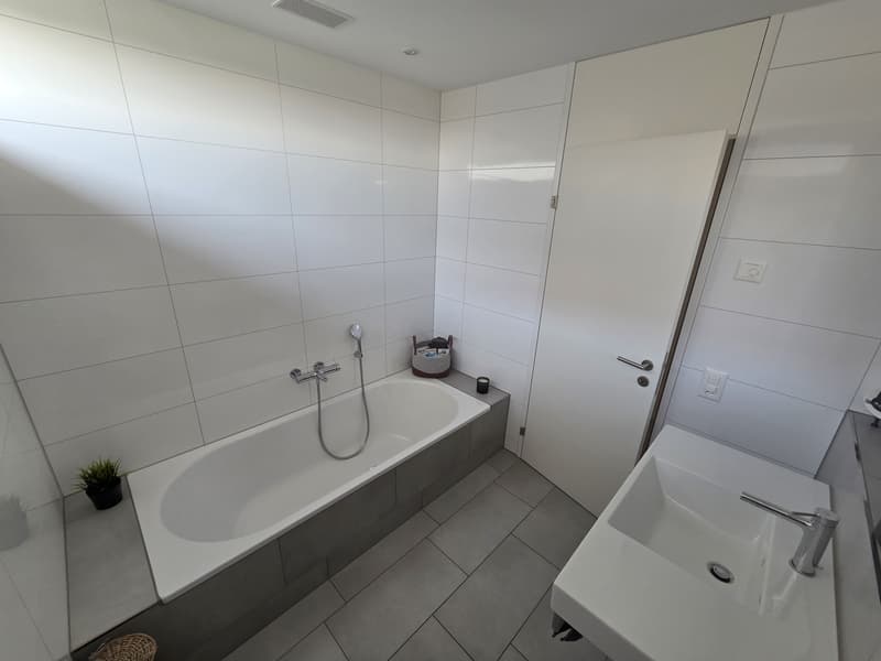 Helle 4.5-Zimmer-Wohnung mit Balkon und schöner Aussicht in Oberglatt ZH (10)