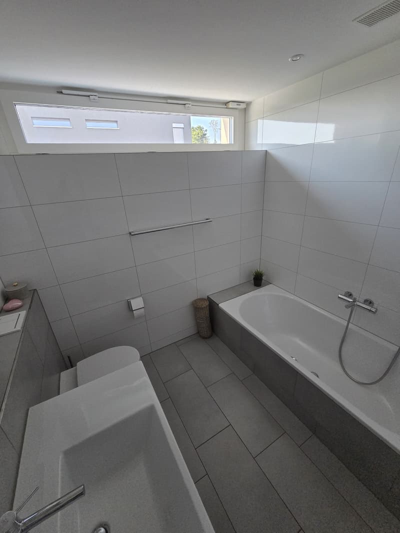 Helle 4.5-Zimmer-Wohnung mit Balkon und schöner Aussicht in Oberglatt ZH (9)