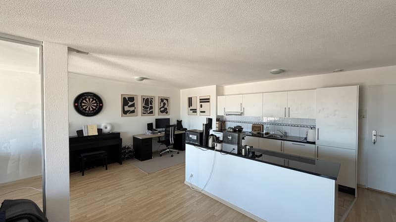 2.5-Zimmer-Wohnung, ca. 68 m², Loggia und Lift CHF 2'054 brutto, Zürich Seebach (1)