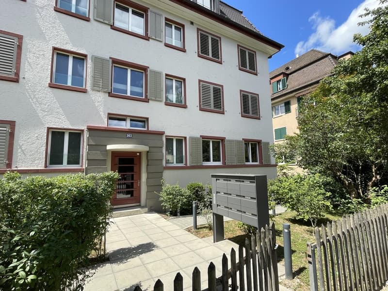 Tenant sought as of August 31, 2026 or earlier by agreement bright 2.5-room apartment in district 6 Zurich (2)