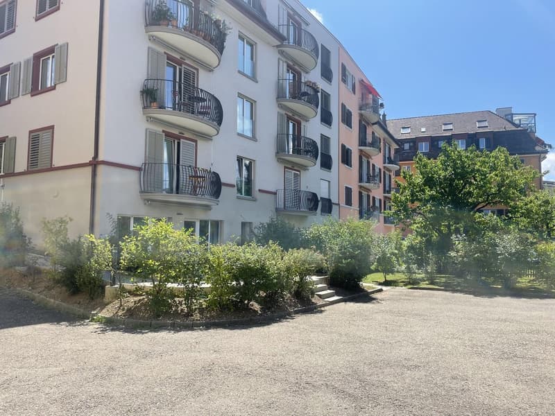 Tenant sought as of August 31, 2026 or earlier by agreement bright 2.5-room apartment in district 6 Zurich (3)