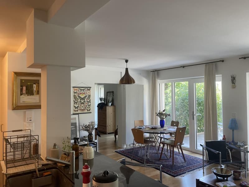 Tenant sought as of August 31, 2026 or earlier by agreement bright 2.5-room apartment in district 6 Zurich (9)