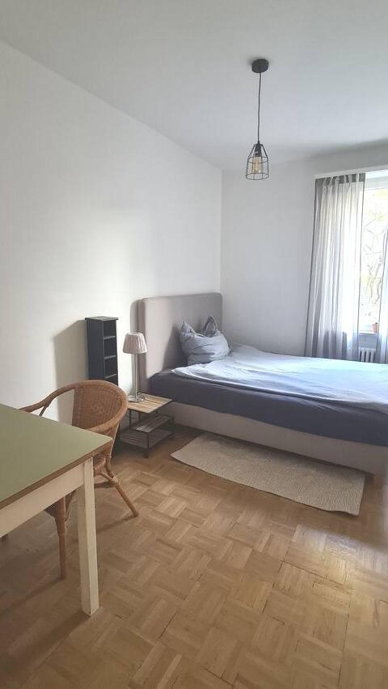 WG-Zimmer mit eigenem Bad zu vermieten nähe Rigiplatz/Uni Spital/ETH | Room to rent with own bathroom near Rigiplatz/Uni Hospital/ETH (2)