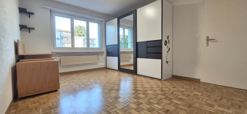 Bright room in a quiet 2-person female shared apartment (2)