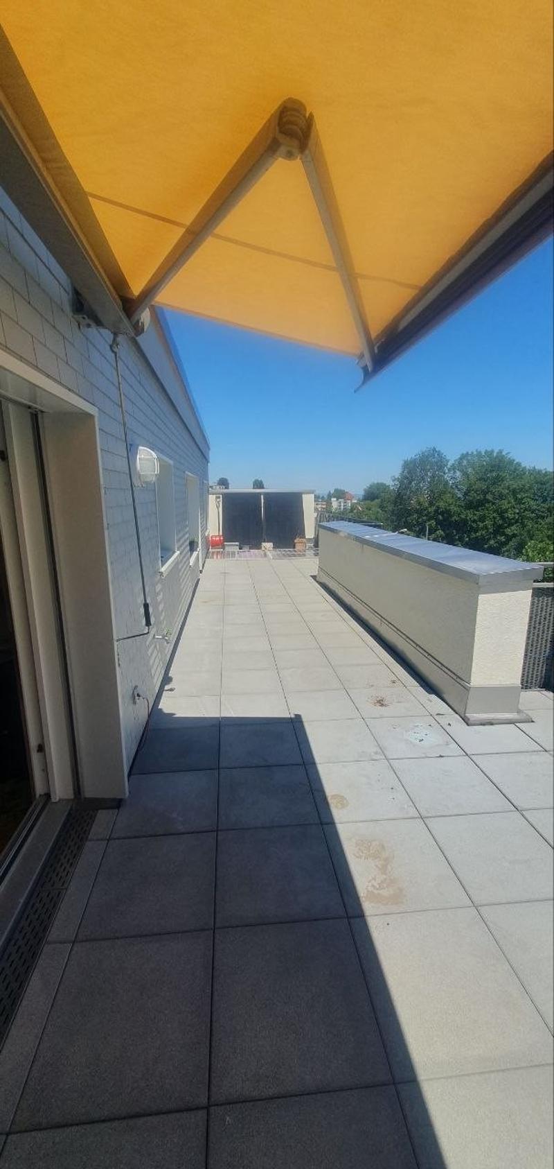 Reinforcement sought for our 3-person shared flat with 9.8m² room (4)