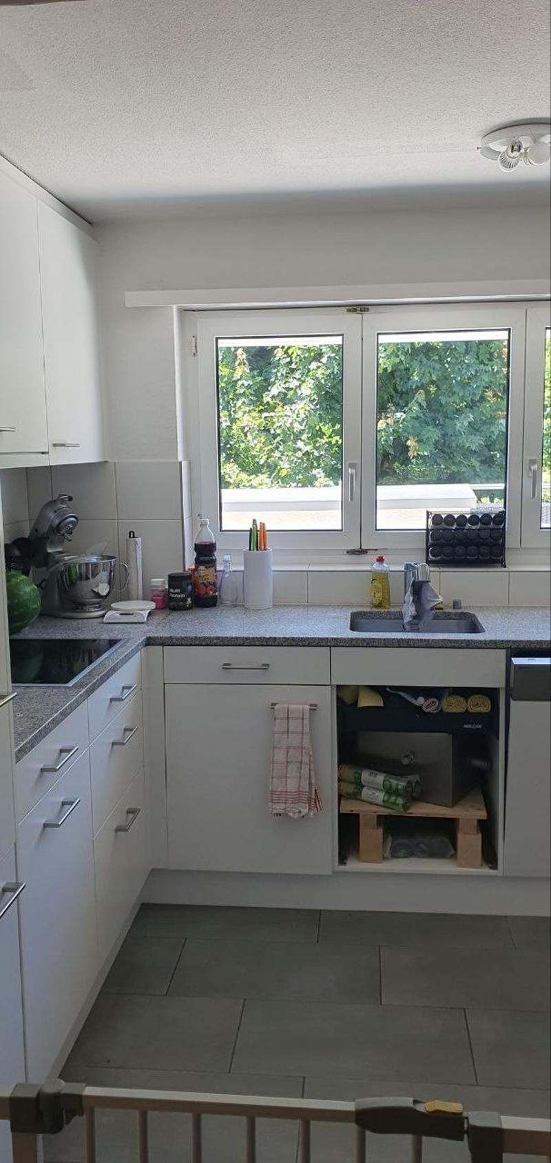 Reinforcement sought for our 3-person shared flat with 9.8m² room (7)