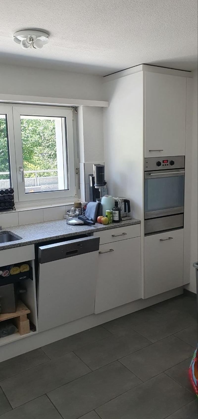 Reinforcement sought for our 3-person shared flat with 9.8m² room (8)