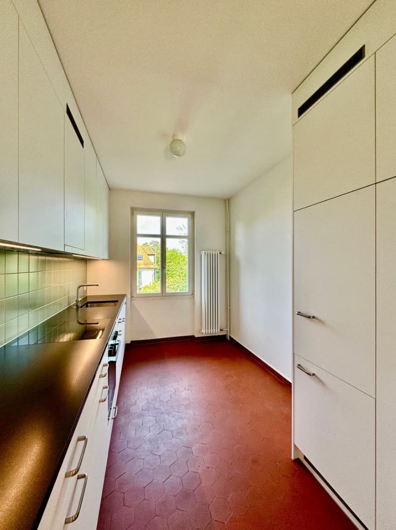 Room in old building apartment in district 6 (3)
