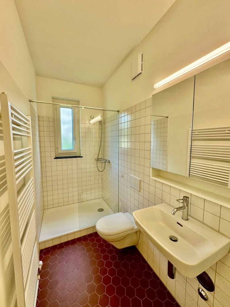 Room in old building apartment in district 6 (2)