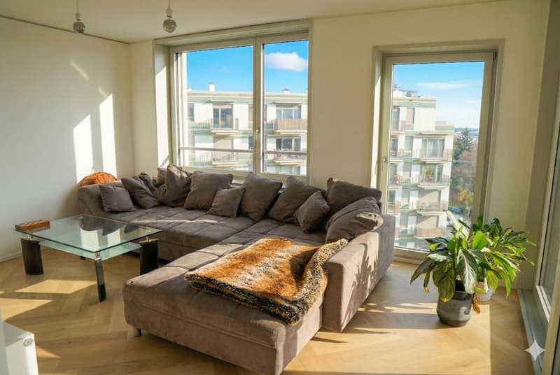 Premium furnished room in 128m² designer flat in-unit laundry, 2 bathrooms, balcony view, underfloor heating (1)