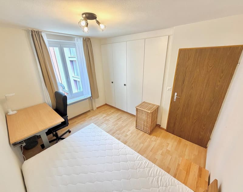 Zentrales Zimmer mitten im Kreis 4 :) (2)