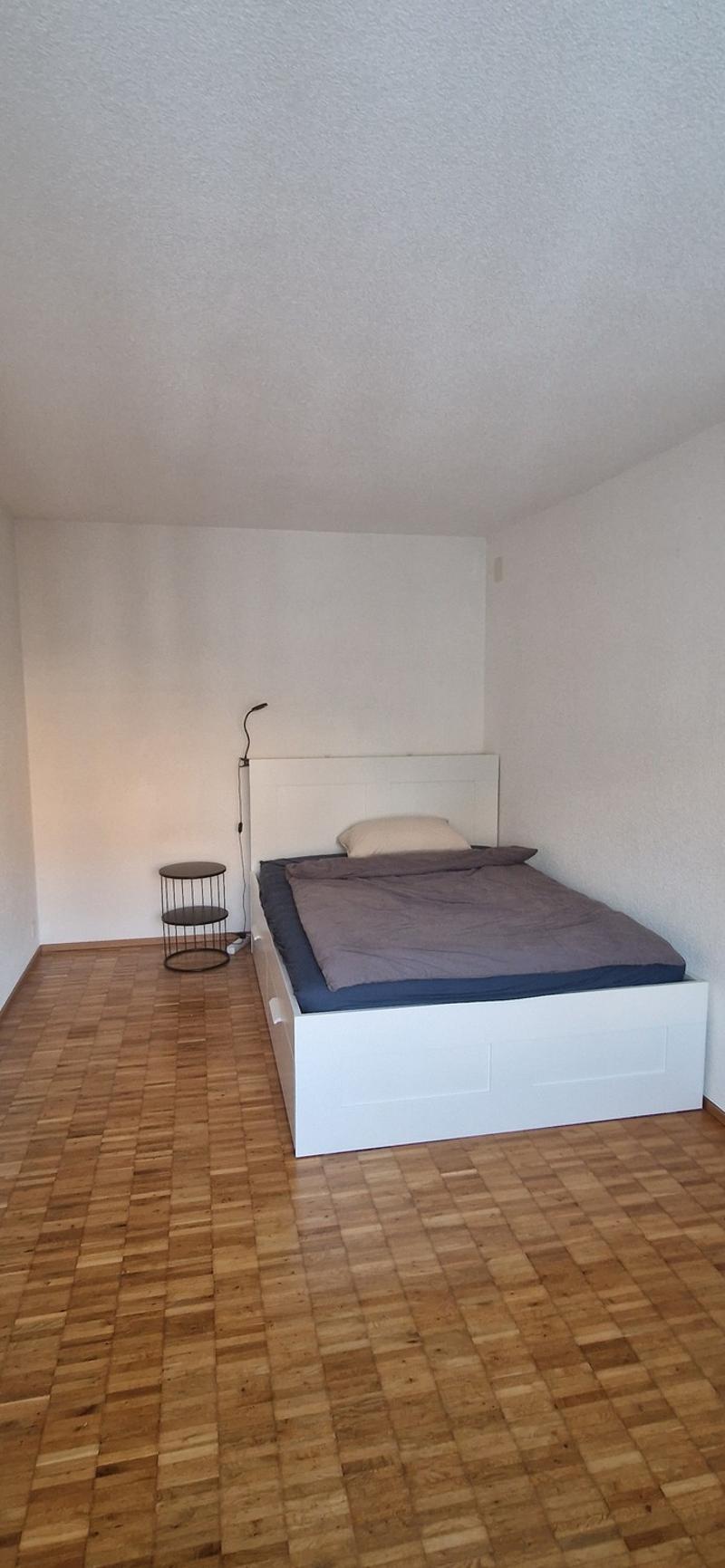 Helles WG-Zimmer in 2er-Studentinnen-WG Nähe Uni Pérolles (1)