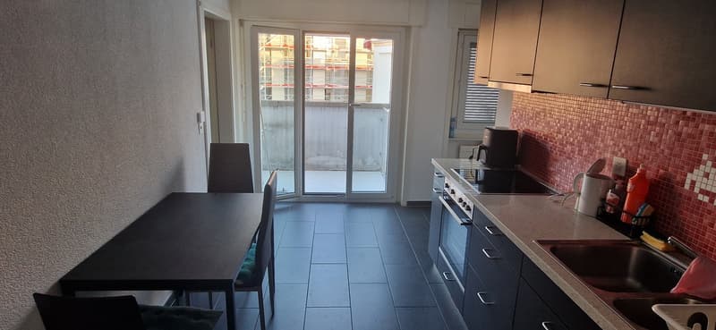 Helles WG-Zimmer in 2er-Studentinnen-WG Nähe Uni Pérolles (5)