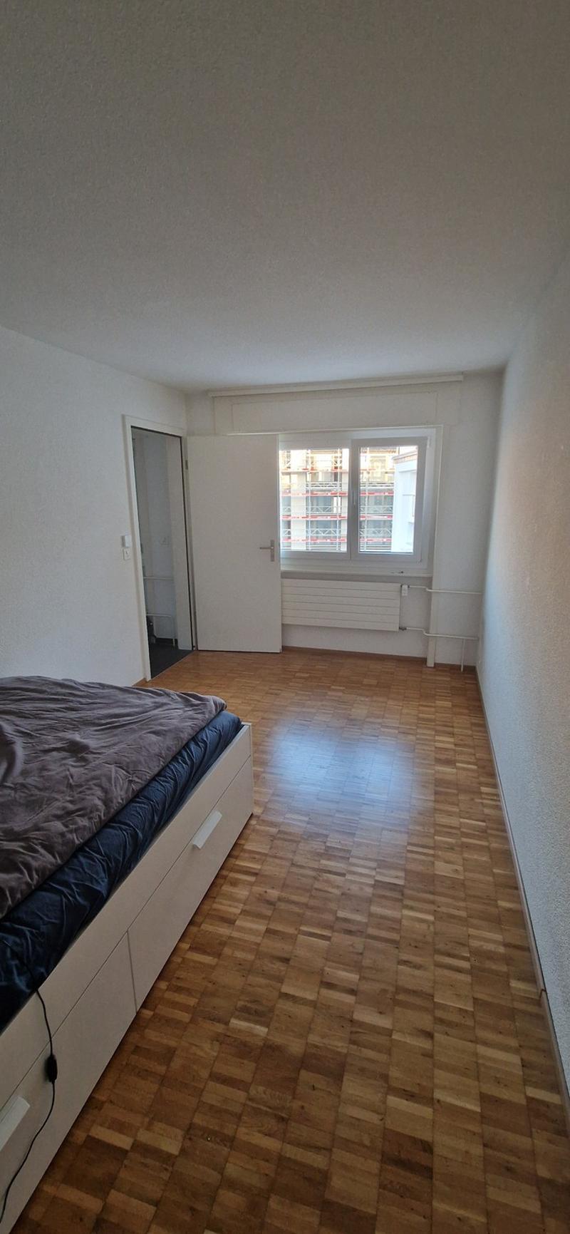Helles WG-Zimmer in 2er-Studentinnen-WG Nähe Uni Pérolles (2)