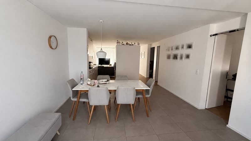 Appartement attractif de 4.5 pièces avec balcon, boîte de garage et emplacement idéal (1)