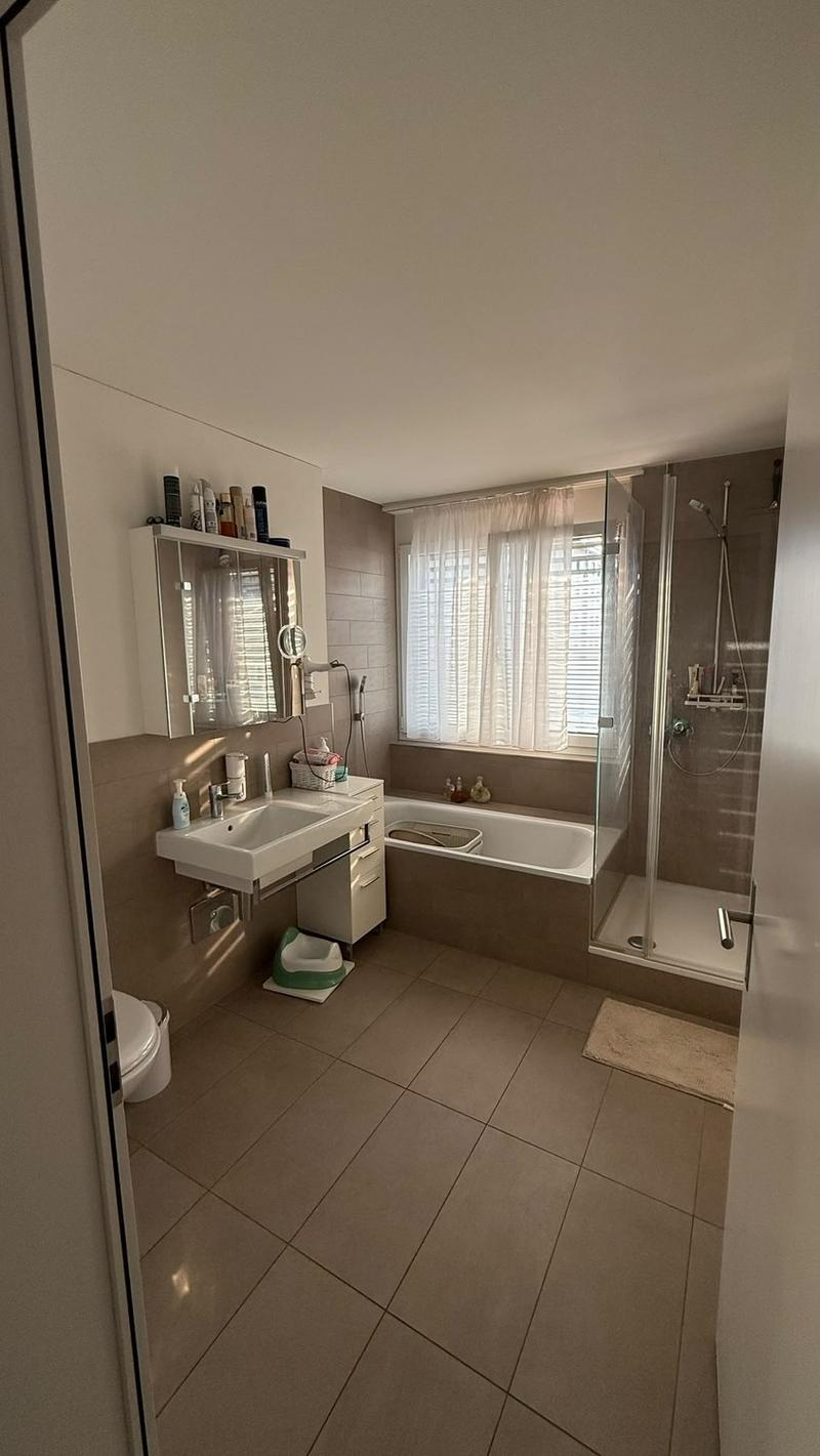 Appartement attractif de 4.5 pièces avec balcon, boîte de garage et emplacement idéal (8)