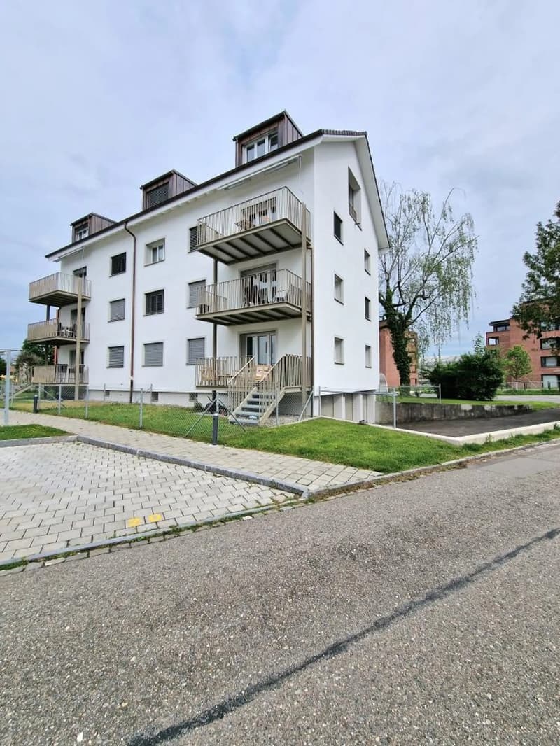 Helle, moderne 2.5-Zimmer Wohnung an ruhiger Lage (6)