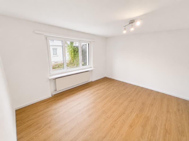 Helle, moderne 2.5-Zimmer Wohnung an ruhiger Lage (2)