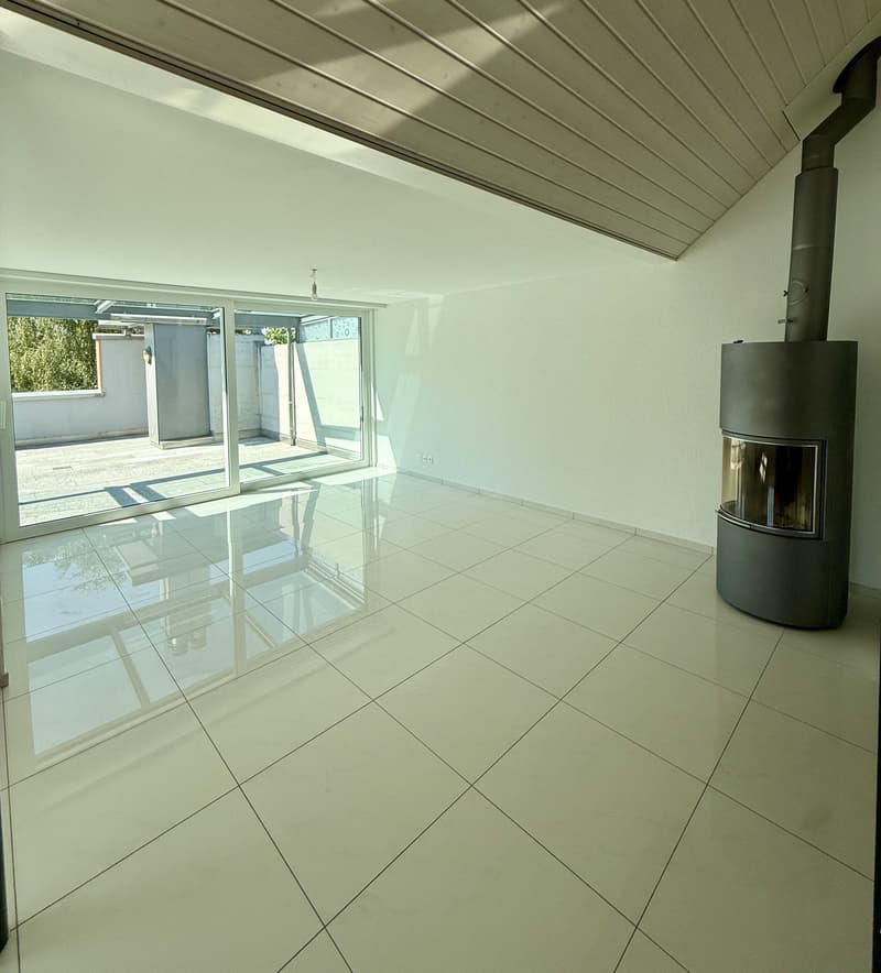 Maisonnette exclusive de 4,5 pièces dans un standard de propriétaire avec grande terrasse sur le toit, salle de loisirs chauffée et garage individuel (6)