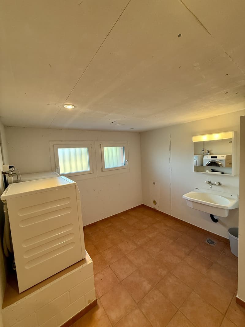 Maisonnette exclusive de 4,5 pièces dans un standard de propriétaire avec grande terrasse sur le toit, salle de loisirs chauffée et garage individuel (13)