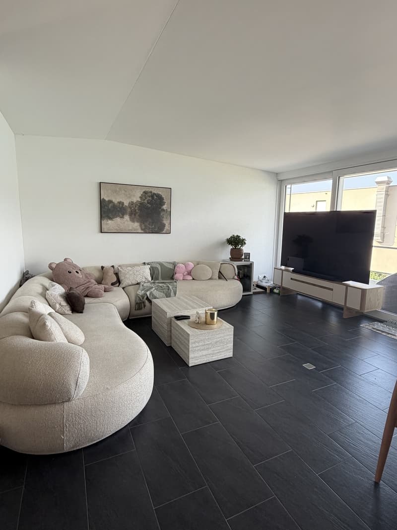 Charming 4.5-room maisonette apartment with balcony and view in Immensee (10)