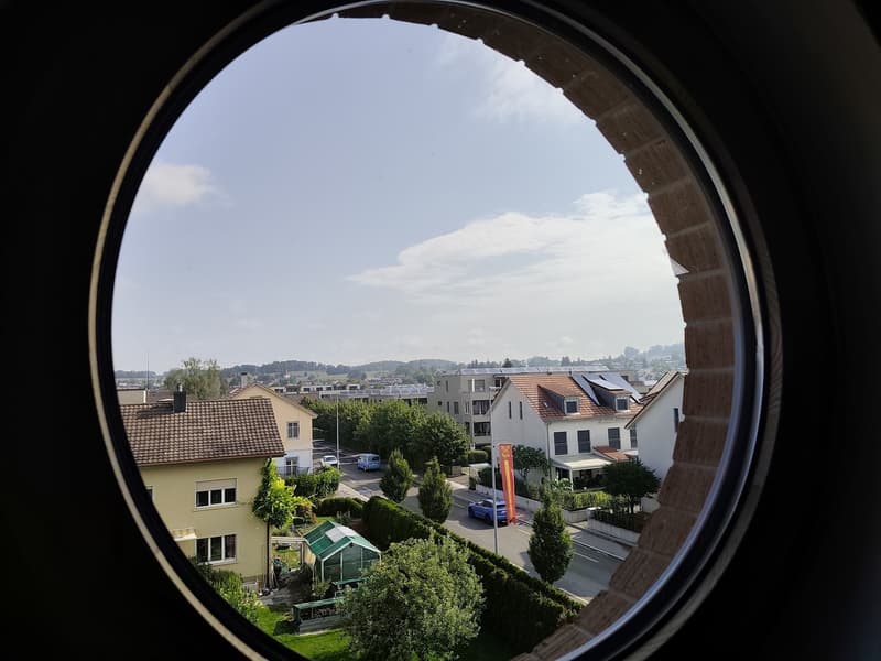 Maisonette de rêve 5.5 pièces (environ 155 m²) avec galerie, poutres apparentes et cheminée à Märstetten (13)