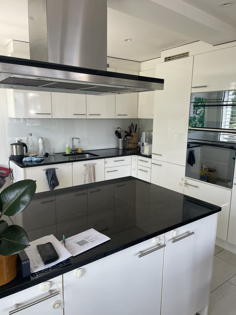 Appartement charmant et spacieux de 4 pièces à Seefeld, meublé partiellement pour sous-location (1)