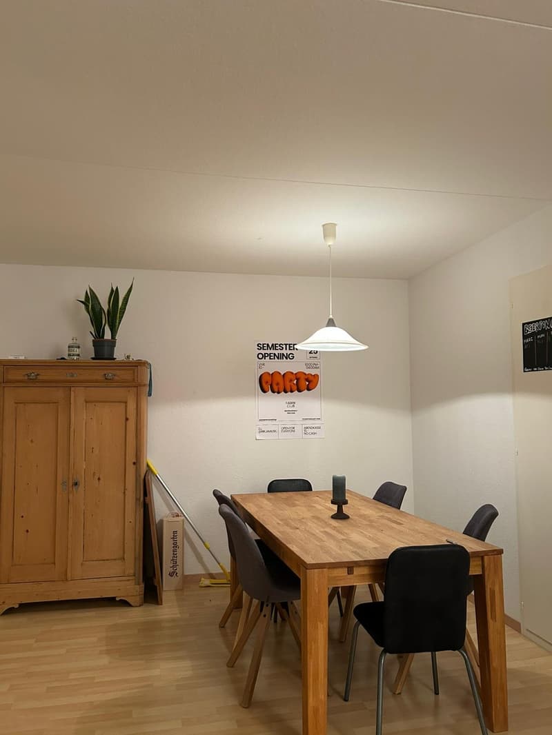 Room in Chur's Old Town (2)