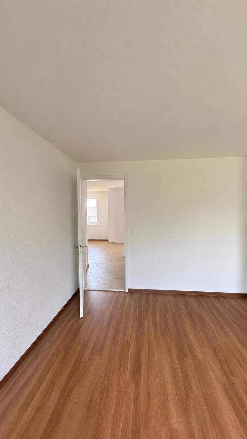 Chambre lumineuse de 14m² dans un appartement partagé pour 2 personnes, à Seestrasse Horgen, disponible immédiatement (4)