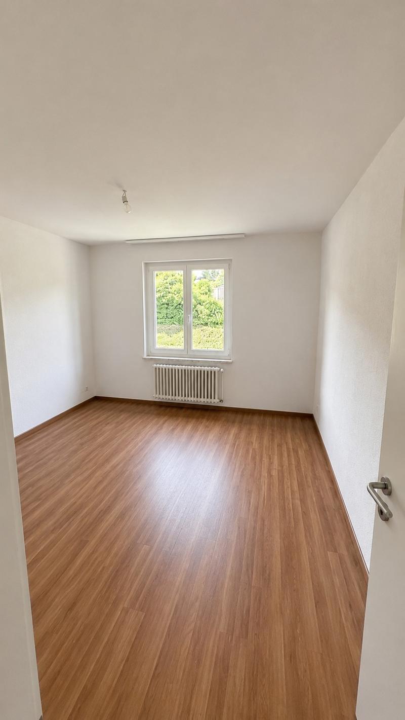 Chambre lumineuse de 14m² dans un appartement partagé pour 2 personnes, à Seestrasse Horgen, disponible immédiatement (2)