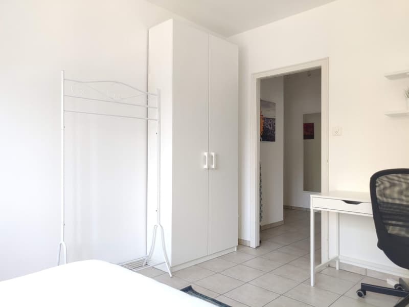 Chambre meublée pour location dans un emplacement central de premier plan - Disponible à partir d'août (3)