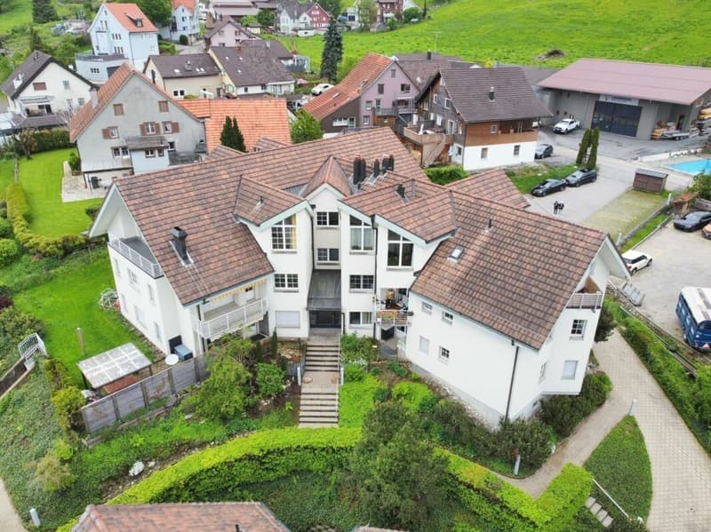 Ampio appartamento in un'area verde con vista sul lago (8)