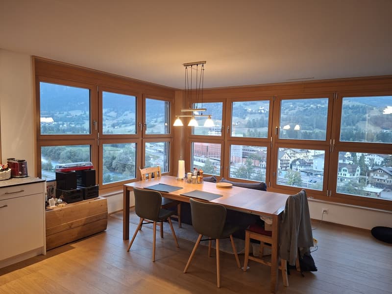 Appartamento moderno 3.5 locali con vista spettacolare su Ilanz, 6° piano con ascensore e balcone (1)