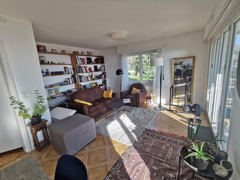 Cozy furnished room in sunny lake view flat (8)