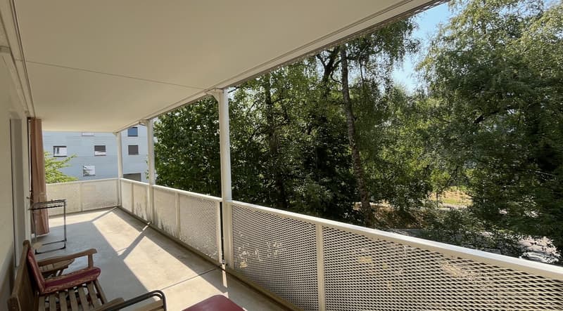 Cercasi inquilino per appartamento di 3 ½ locali in posizione centrale con ampio balcone coperto nel bosco (3)