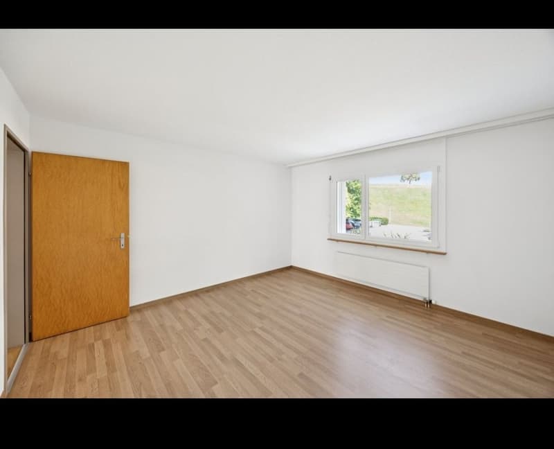 Tenant sought. Bright 4.5-room apartment with balcony (1)