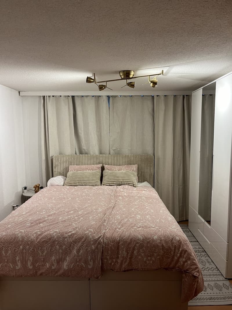 Bedroom (with Lake View)