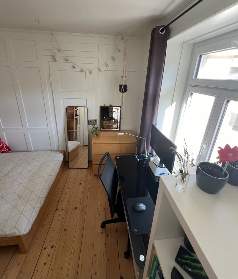 Sicht von der Tür ins Zimmer