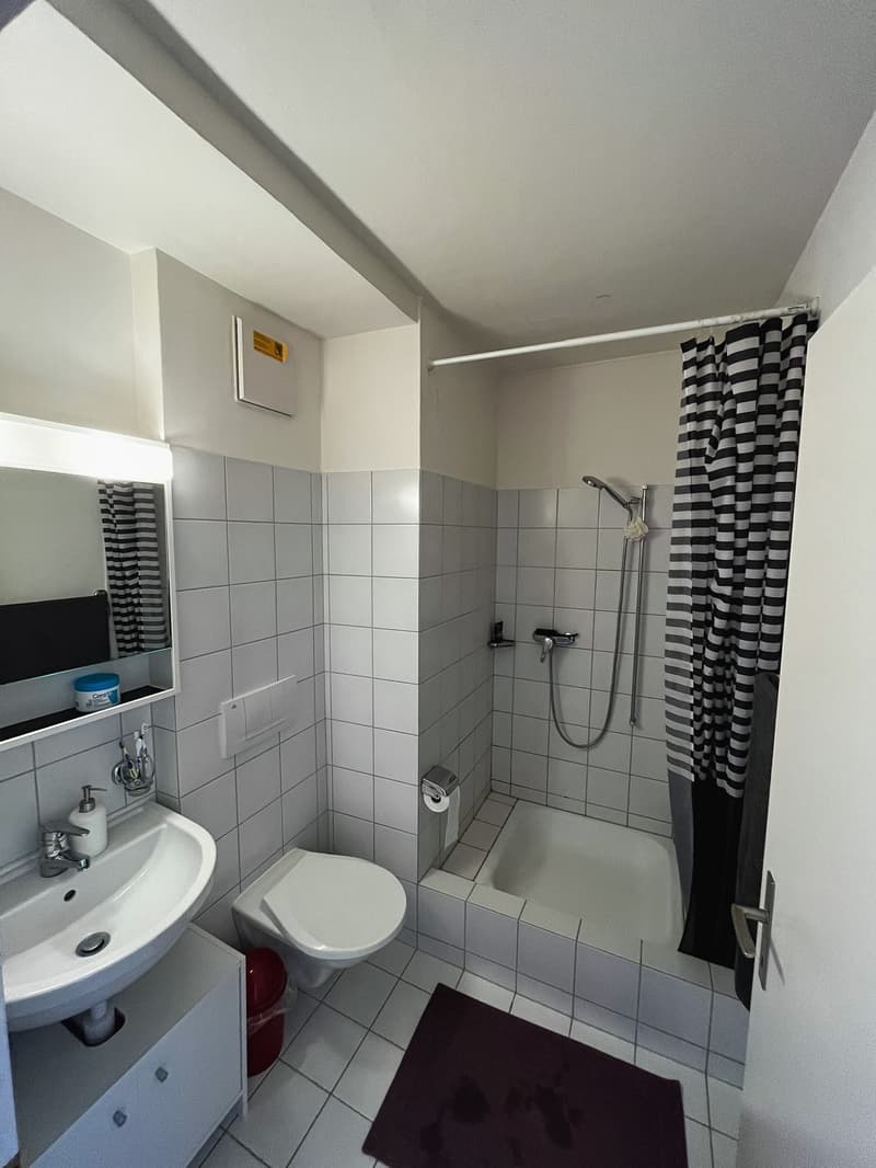Badezimmer mit Dusche