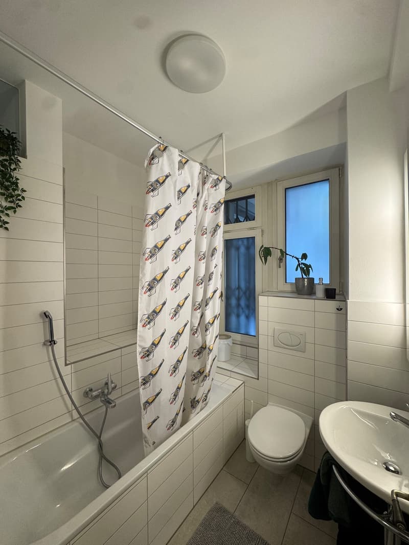 Shared apartment room (7)