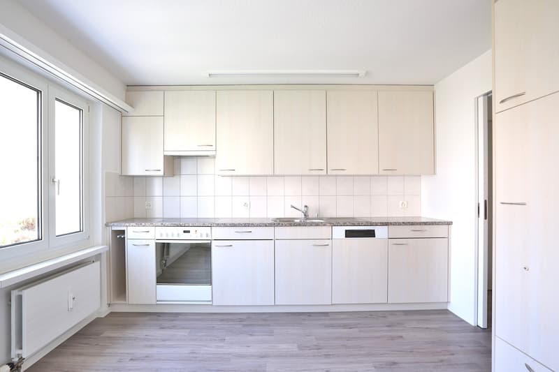 Appartement familial de 4,5 pièces baigné de lumière dans un quartier calme (6)