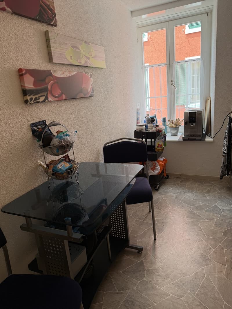 Appartamento tranquillo di 2,5 locali con balcone nel cuore di Wädenswil (6)