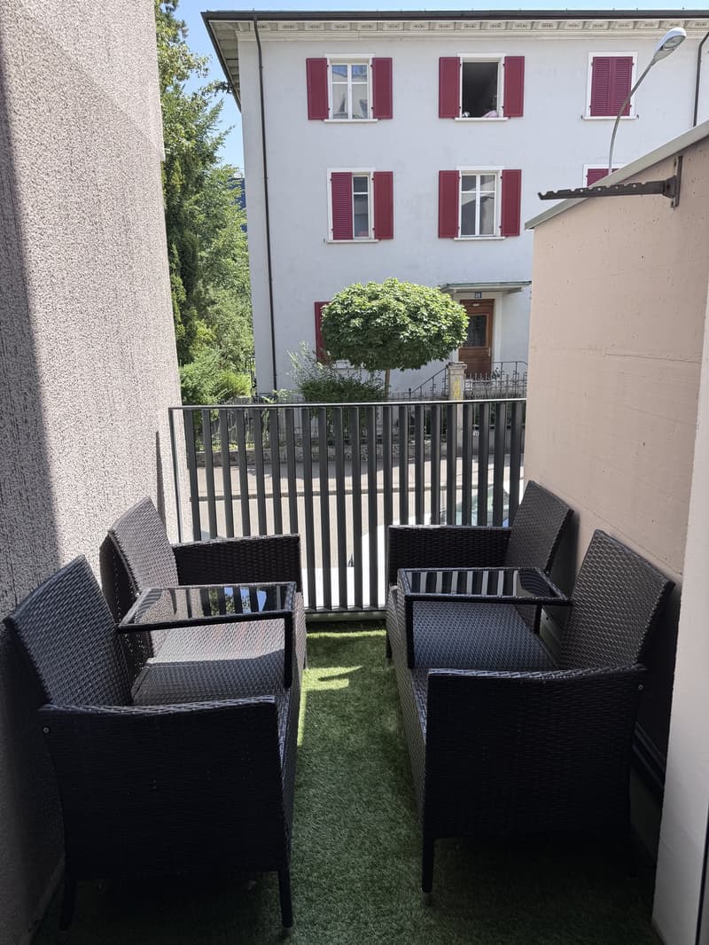 Schönes möbliertes Zimmer mit Balkon in zentralem Altstetten / Beautiful furnished room with balcony in central Altstetten (5)