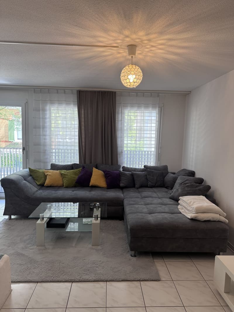 Schönes möbliertes Zimmer mit Balkon in zentralem Altstetten / Beautiful furnished room with balcony in central Altstetten (3)