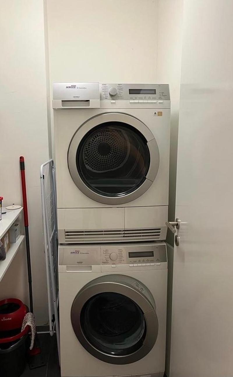Appartement partagé pour débutants professionnels : central (10 min gare principale, 4 min Oerlikon + 5 min aéroport), chambre meublée neuve dans un immeuble neuf (7)