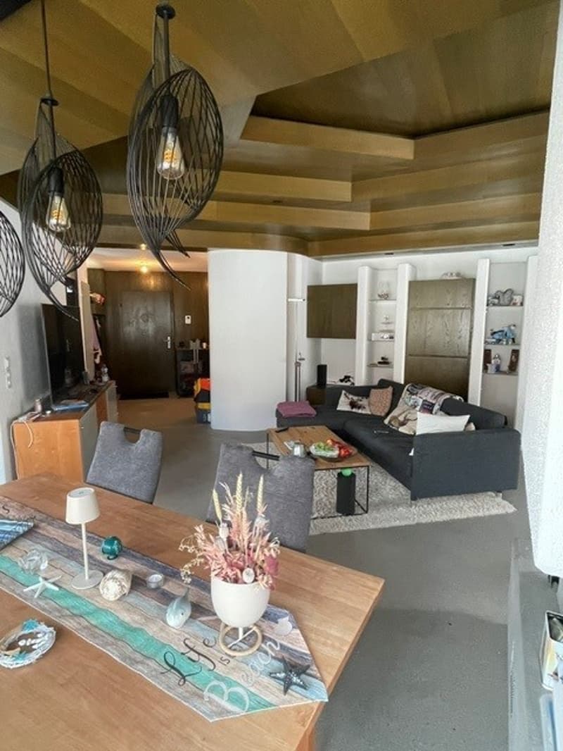 Aussergewöhnliche 4.5-Zimmer-Wohnung mit Cheminée und Terrasse im Zentrum von Stans (3)