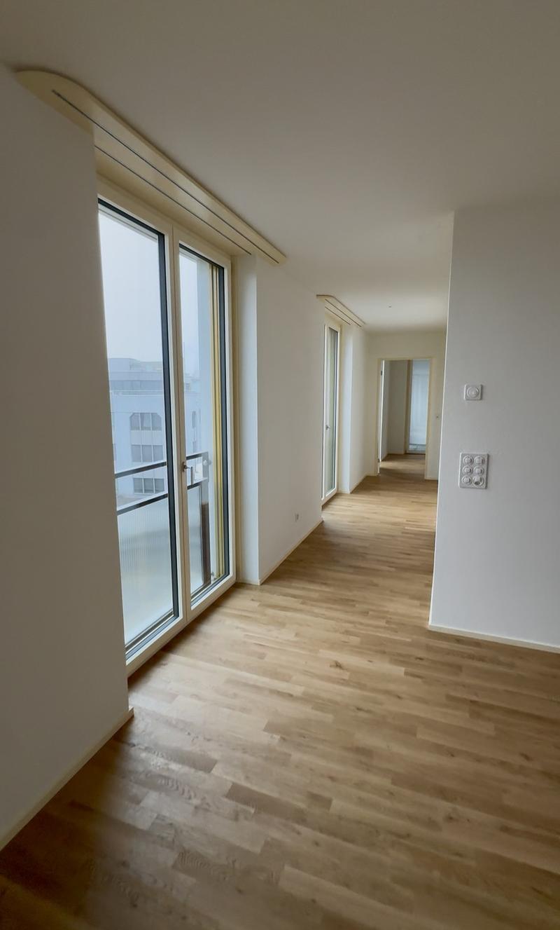 Modern and bright 3.5-room apartment with 2 terraces directly at Wil train station, yet quiet! (4)