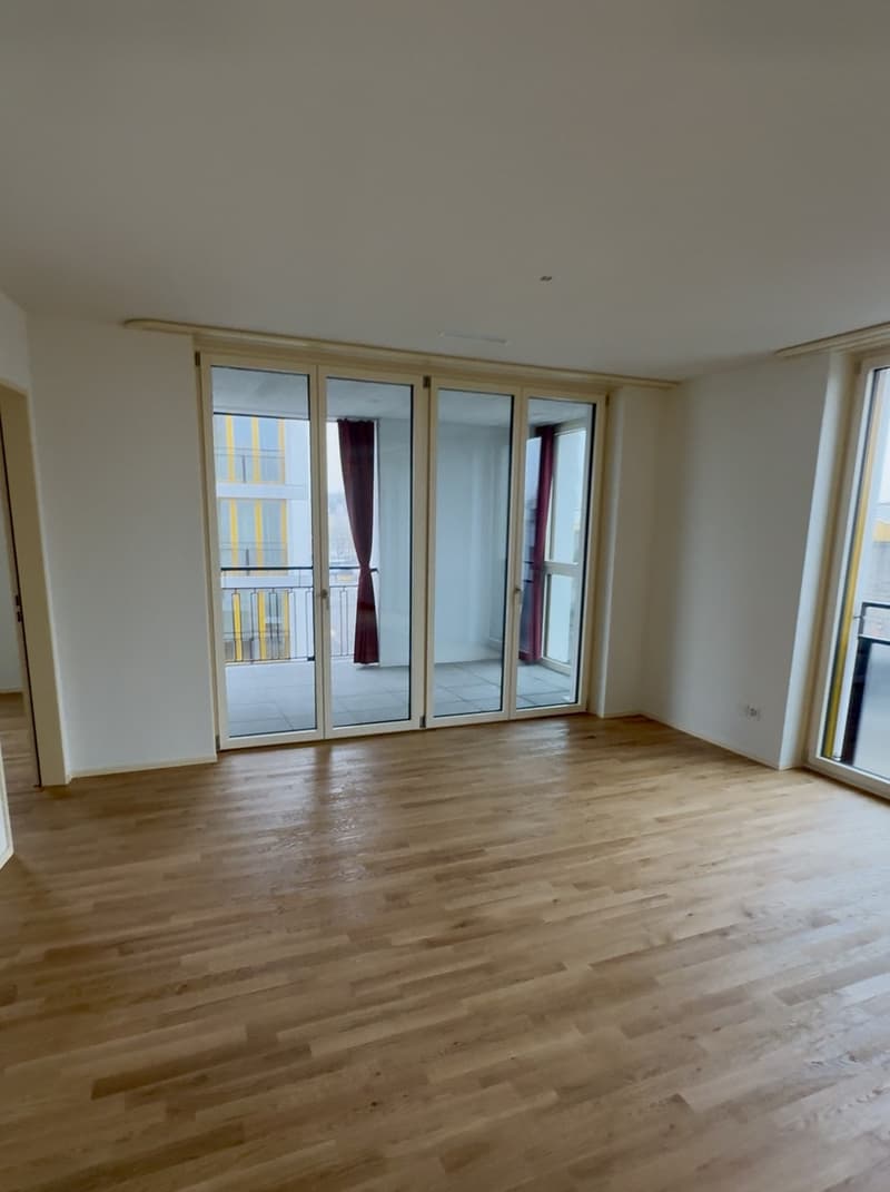 Modern and bright 3.5-room apartment with 2 terraces directly at Wil train station, yet quiet! (8)