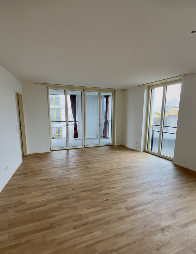 Modern and bright 3.5-room apartment with 2 terraces directly at Wil train station, yet quiet! (5)